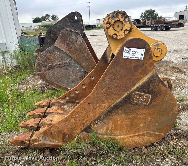 image for item DO7137 Caterpillar  396 excavator bucket