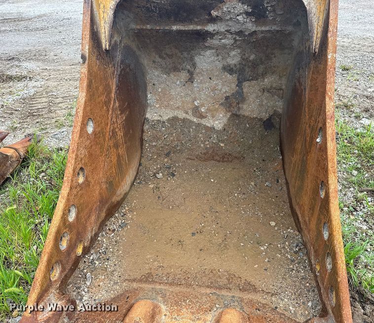 image for item DO7137 Caterpillar  396 excavator bucket