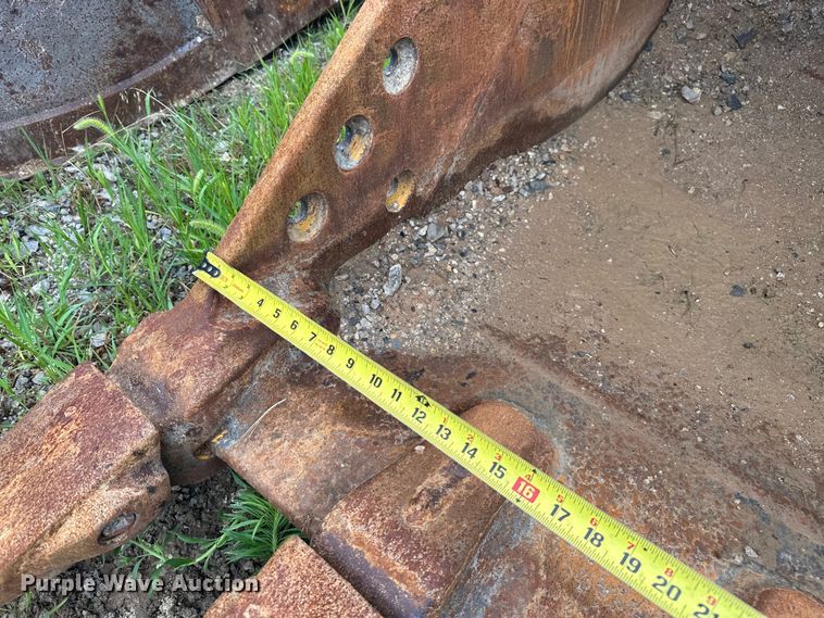 image for item DO7137 Caterpillar  396 excavator bucket