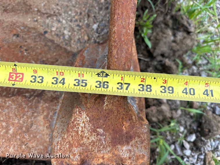 image for item DO7137 Caterpillar  396 excavator bucket