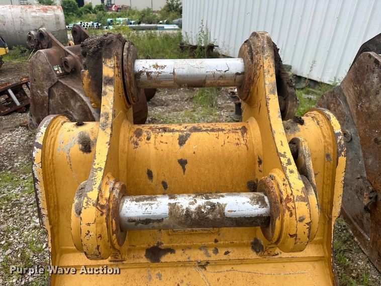 image for item DO7137 Caterpillar  396 excavator bucket