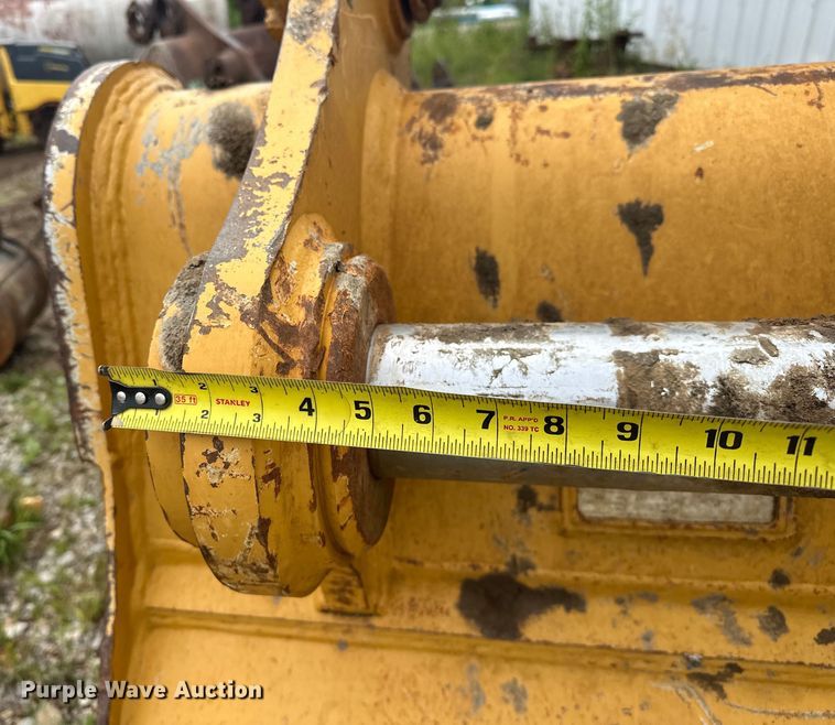 image for item DO7137 Caterpillar  396 excavator bucket