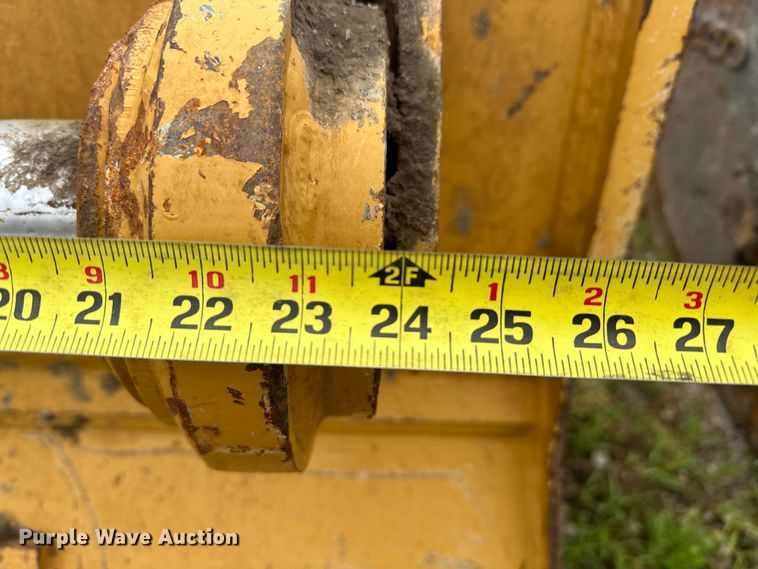 image for item DO7137 Caterpillar  396 excavator bucket