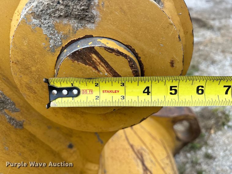 image for item DO7137 Caterpillar  396 excavator bucket