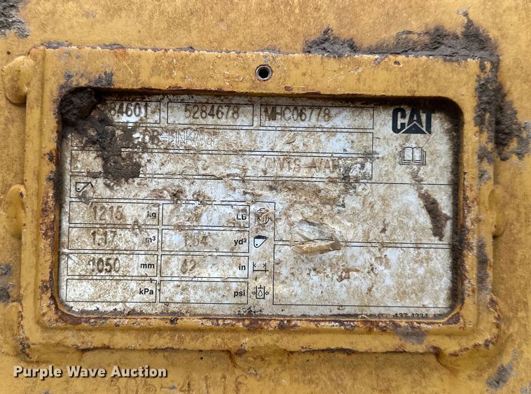 image for item DO7137 Caterpillar  396 excavator bucket