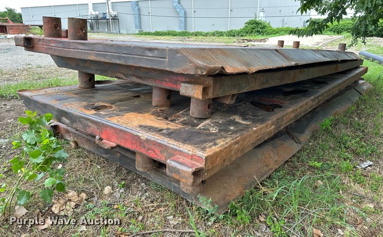 image for item DO7140 (2) trench boxes