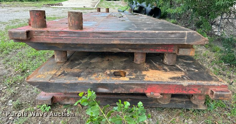 image for item DO7140 (2) trench boxes