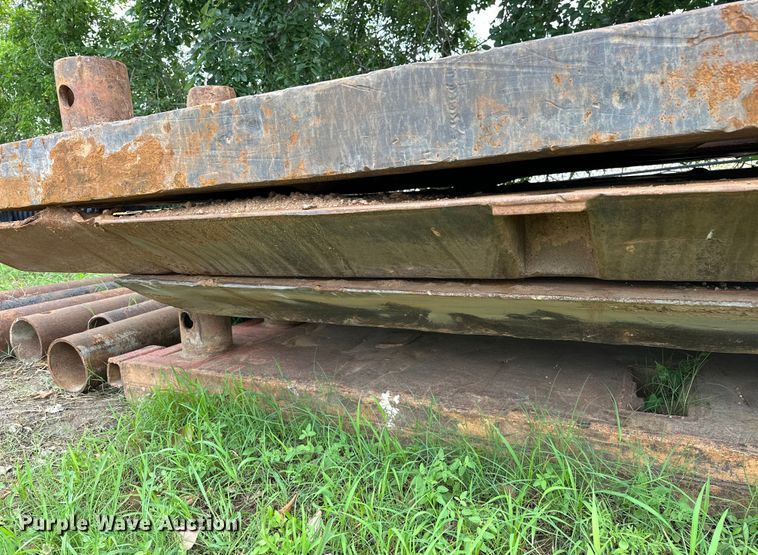 image for item DO7140 (2) trench boxes