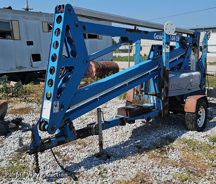 image for item DP1010 Genie TMZ-34/19 boom lift