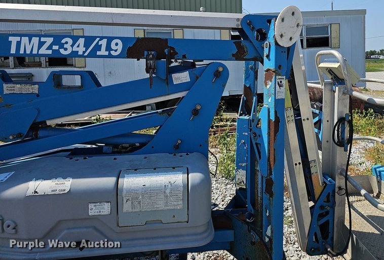 image for item DP1010 Genie TMZ-34/19 boom lift