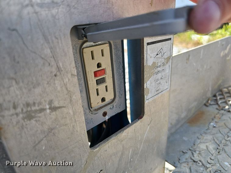 image for item DP1010 Genie TMZ-34/19 boom lift