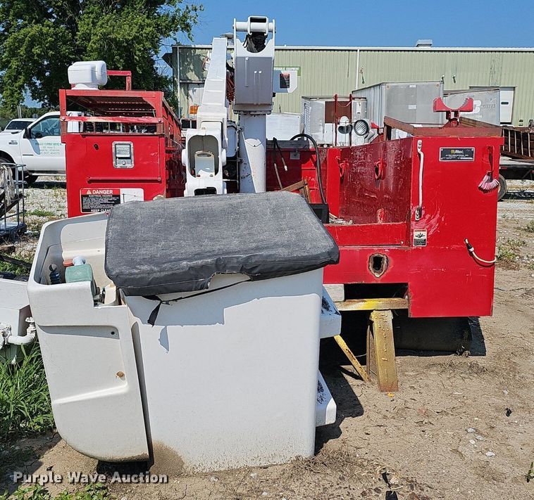 image for item DP1011 Reading U132ADW-T RED bucket truck bed
