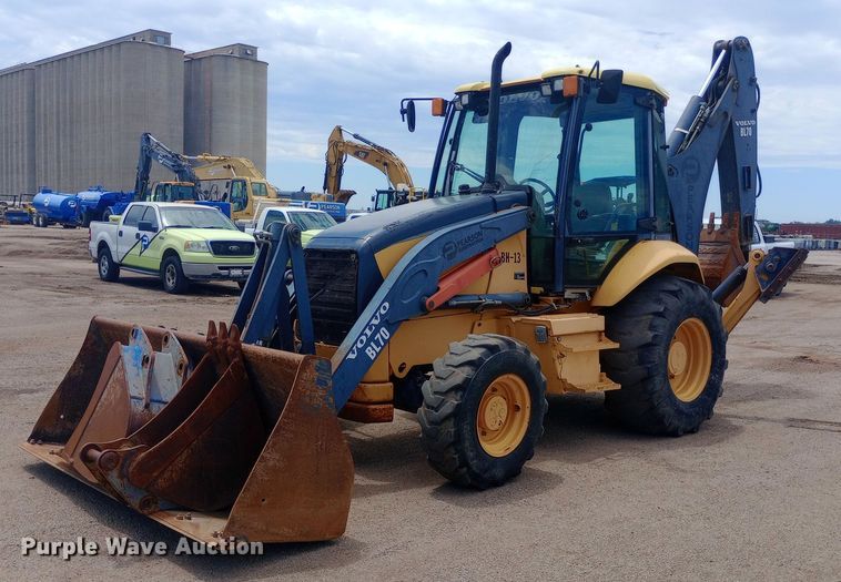 image for item DP1178 2006 Volvo BL70 backhoe