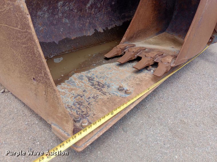 image for item DP1178 2006 Volvo BL70 backhoe