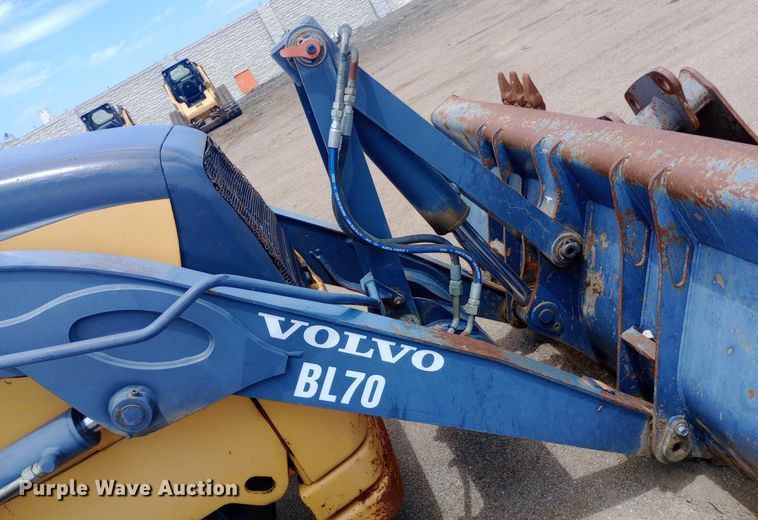 image for item DP1178 2006 Volvo BL70 backhoe