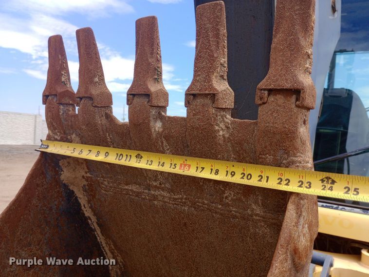 image for item DP1178 2006 Volvo BL70 backhoe