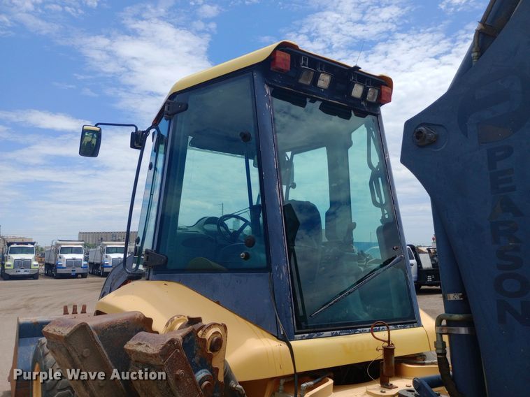 image for item DP1178 2006 Volvo BL70 backhoe