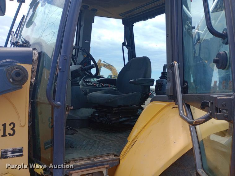 image for item DP1178 2006 Volvo BL70 backhoe