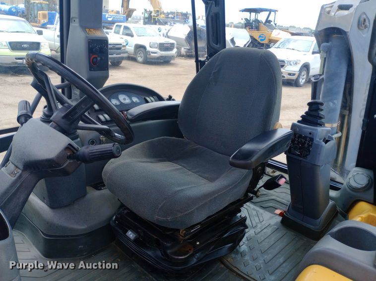 image for item DP1178 2006 Volvo BL70 backhoe