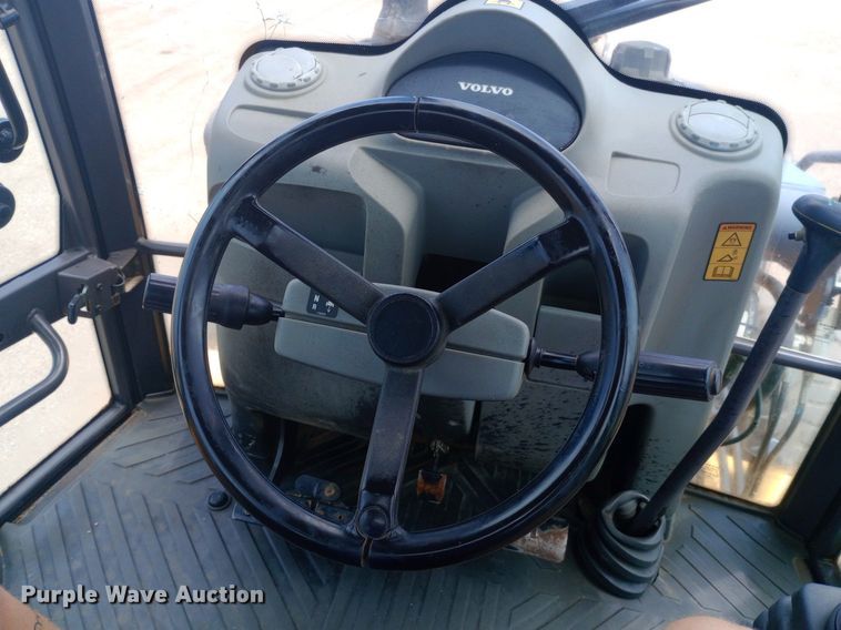 image for item DP1178 2006 Volvo BL70 backhoe