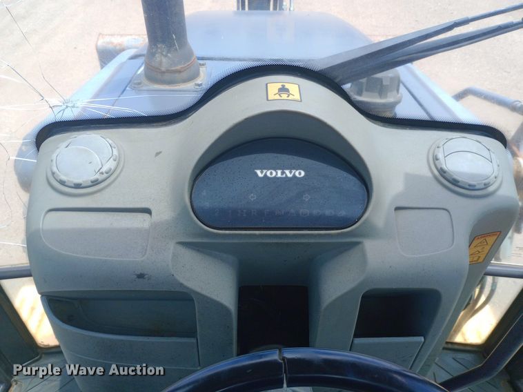 image for item DP1178 2006 Volvo BL70 backhoe