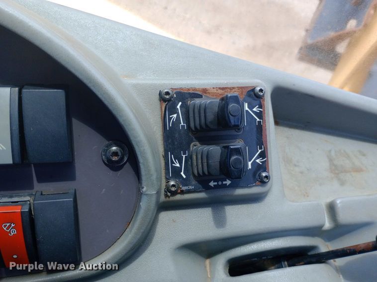 image for item DP1178 2006 Volvo BL70 backhoe