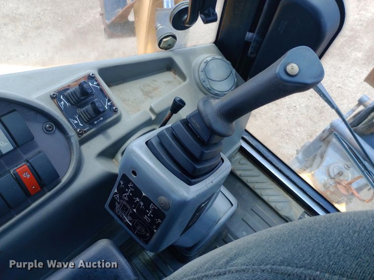 image for item DP1178 2006 Volvo BL70 backhoe