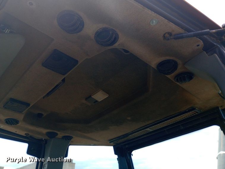 image for item DP1178 2006 Volvo BL70 backhoe