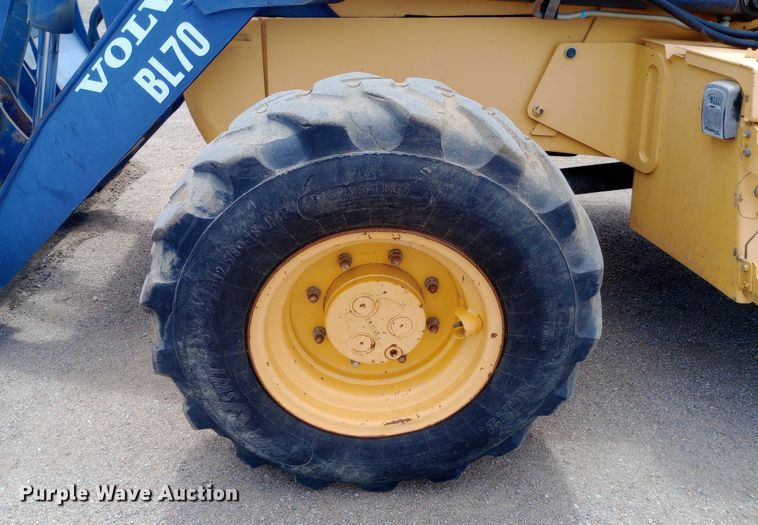 image for item DP1178 2006 Volvo BL70 backhoe