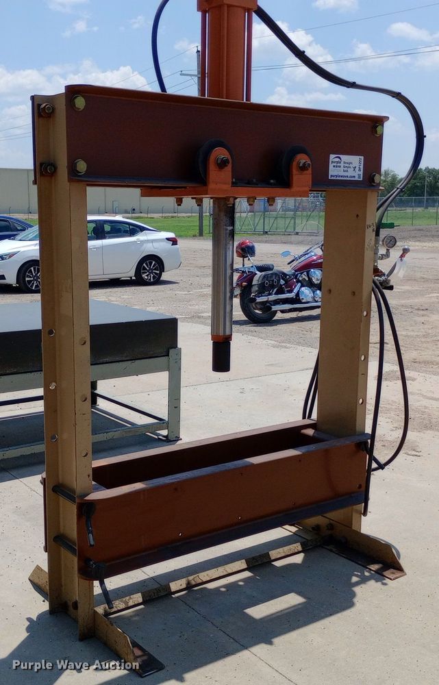 image for item DP1222 Hydraulic press