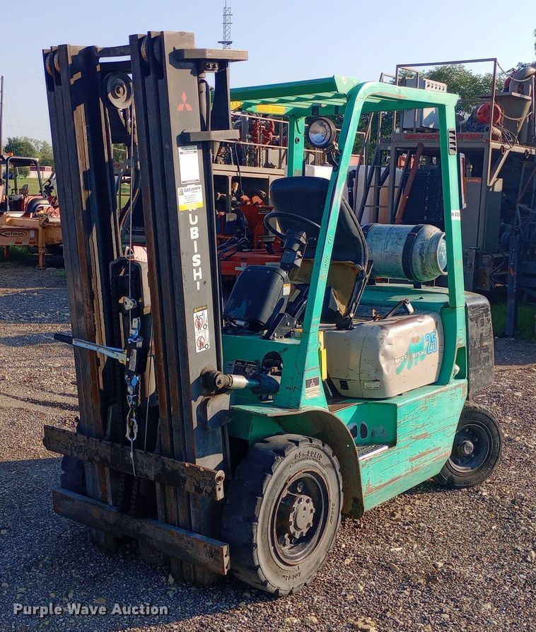 image for item DP1231 1997 Mitsubishi FG25 forklift