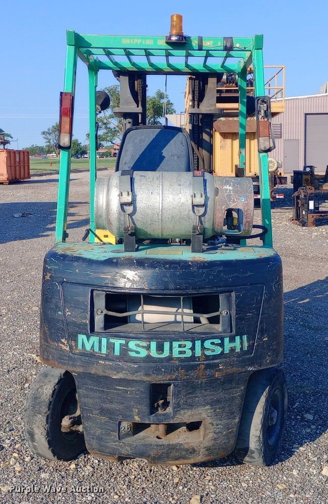 image for item DP1231 1997 Mitsubishi FG25 forklift