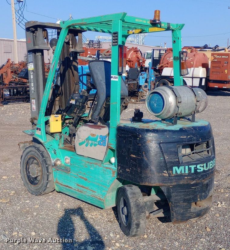 image for item DP1231 1997 Mitsubishi FG25 forklift