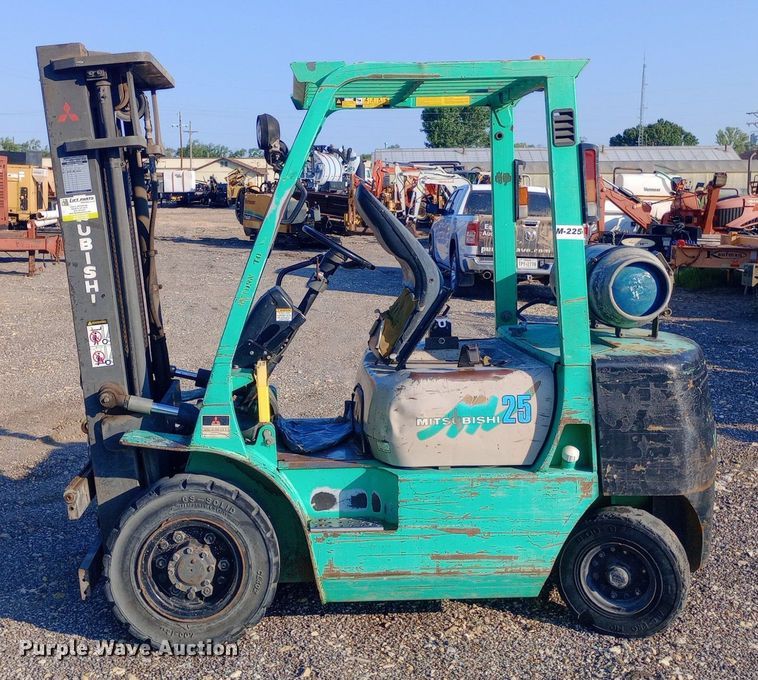 image for item DP1231 1997 Mitsubishi FG25 forklift