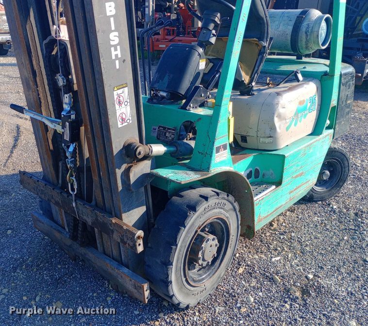 image for item DP1231 1997 Mitsubishi FG25 forklift