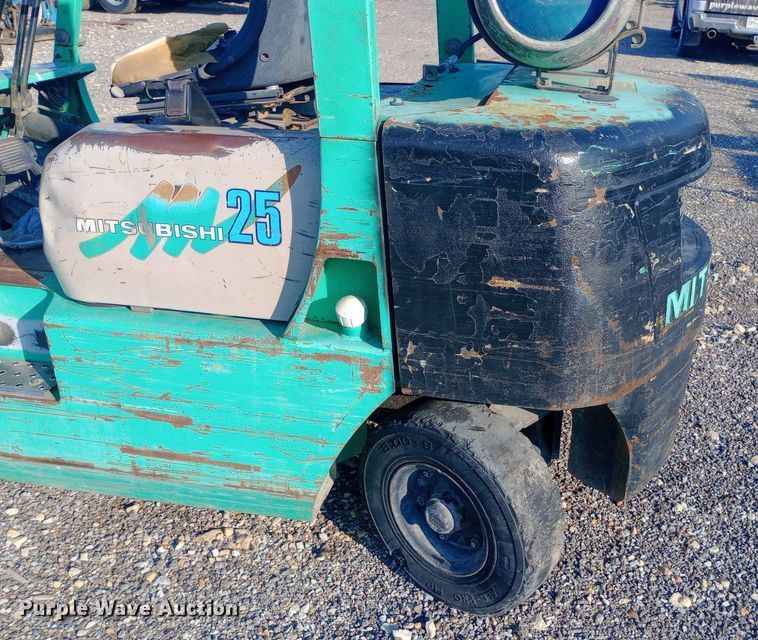 image for item DP1231 1997 Mitsubishi FG25 forklift