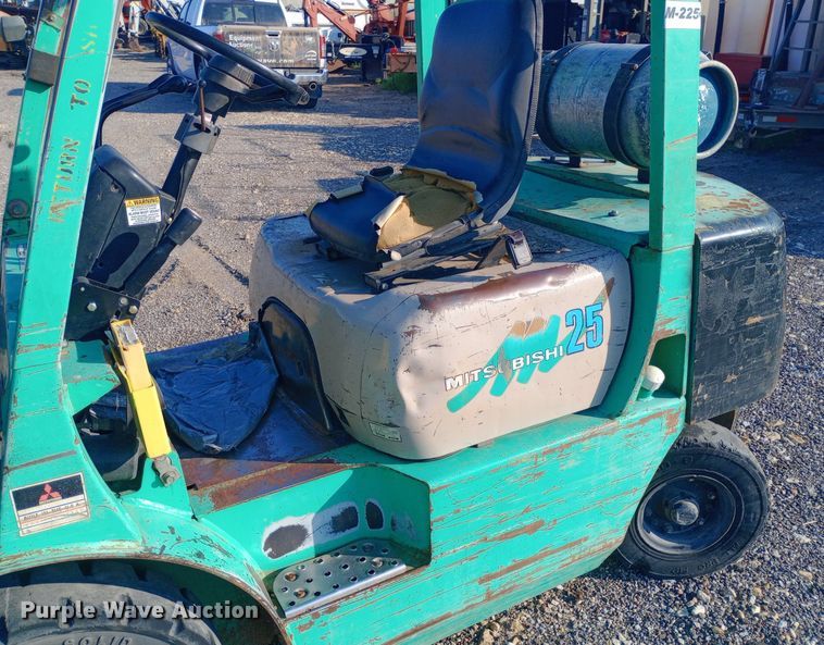 image for item DP1231 1997 Mitsubishi FG25 forklift