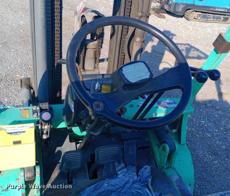 image for item DP1231 1997 Mitsubishi FG25 forklift