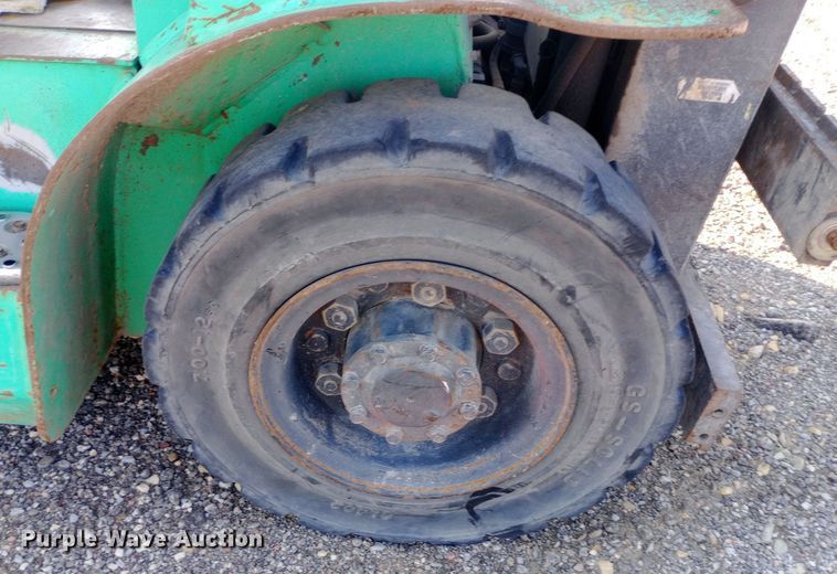 image for item DP1231 1997 Mitsubishi FG25 forklift