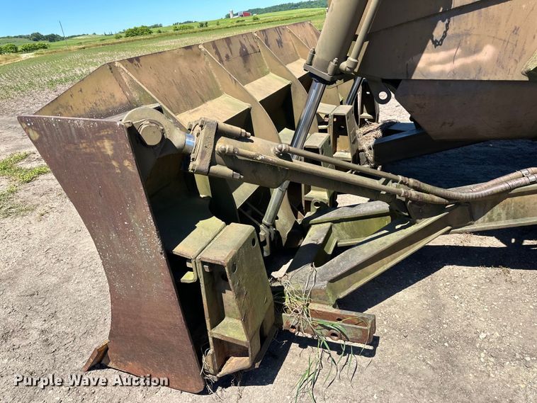 image for item DP8402 Clark  290 wheel dozer