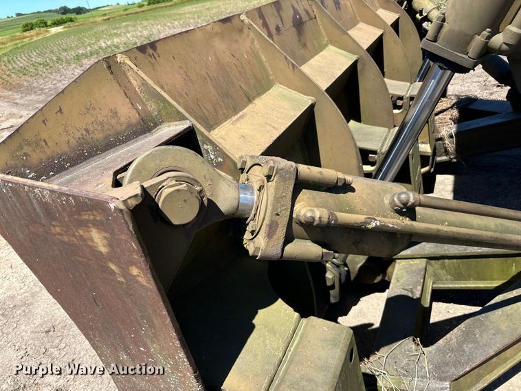 image for item DP8402 Clark  290 wheel dozer