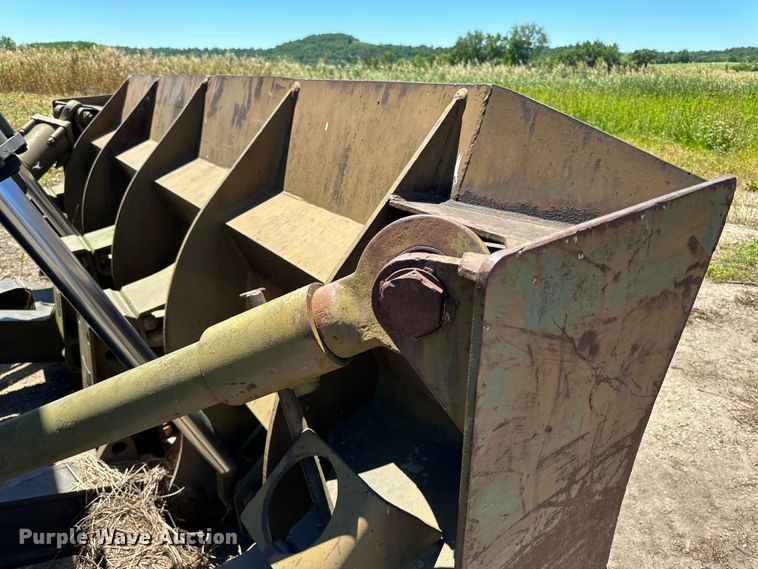 image for item DP8402 Clark  290 wheel dozer