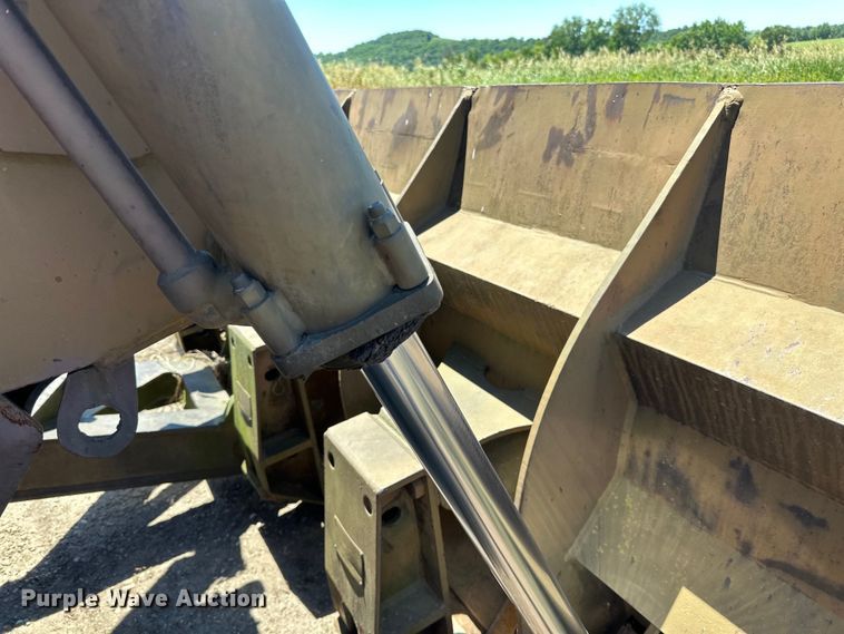 image for item DP8402 Clark  290 wheel dozer