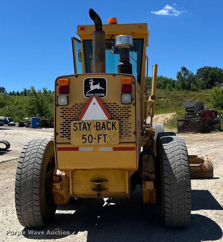 image for item DP8403 1995 John Deere 772BH rigid frame motor grader