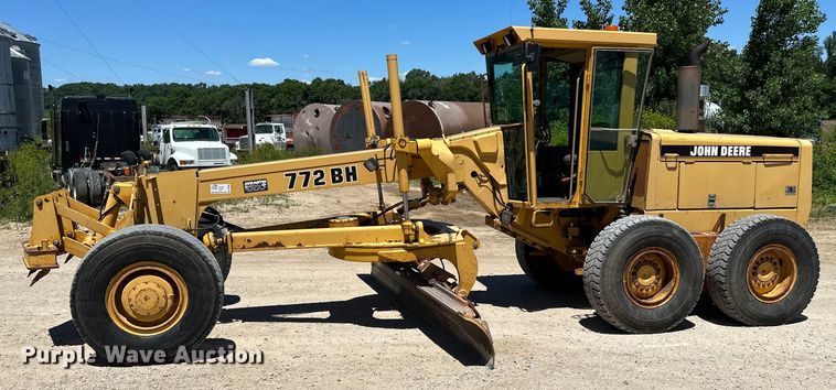 image for item DP8403 1995 John Deere 772BH rigid frame motor grader
