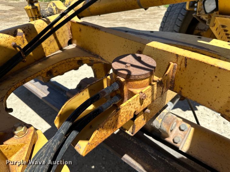 image for item DP8403 1995 John Deere 772BH rigid frame motor grader