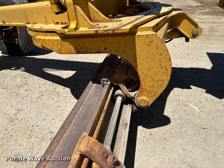 image for item DP8403 1995 John Deere 772BH rigid frame motor grader