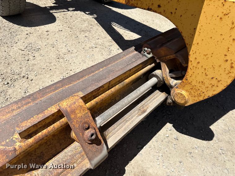 image for item DP8403 1995 John Deere 772BH rigid frame motor grader