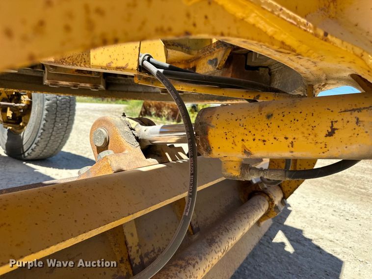 image for item DP8403 1995 John Deere 772BH rigid frame motor grader