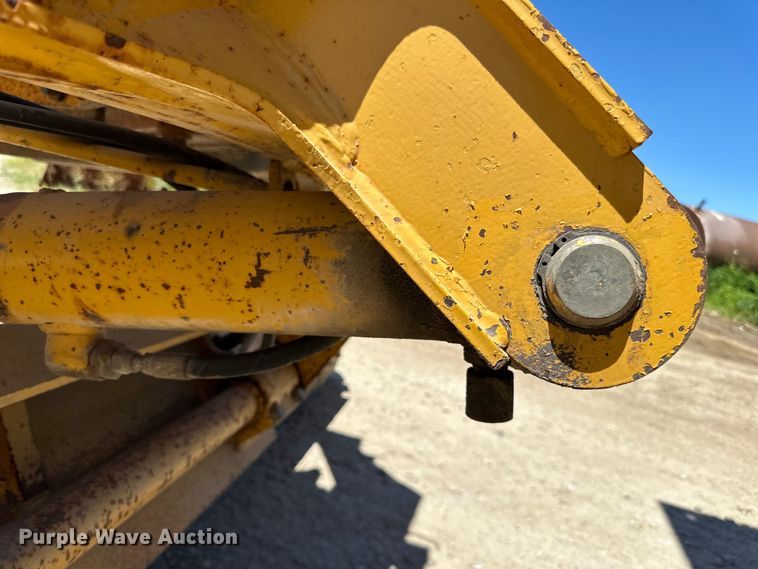 image for item DP8403 1995 John Deere 772BH rigid frame motor grader